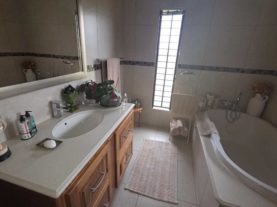 To Let 3 Bedroom Property for Rent in Wilkoppies North West